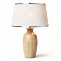 Beige tafellamp van keramiek met stoffen lampenkap 30 x 30 x 50cm